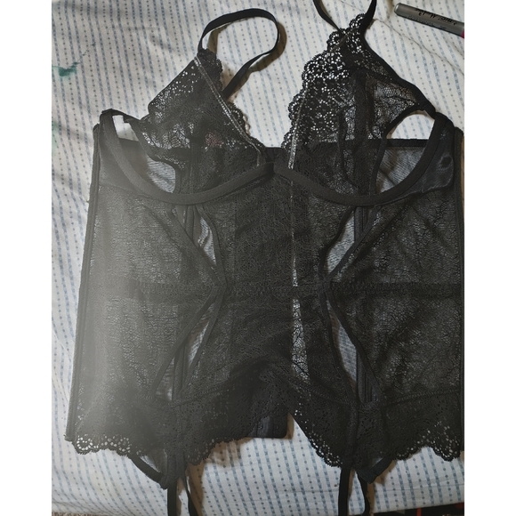 Victoria's secret black floral embroidered corset - Picture 2 of 5